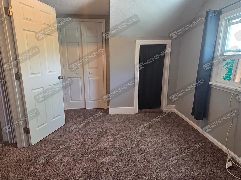 22889 Oakwood Ave — Photo 17