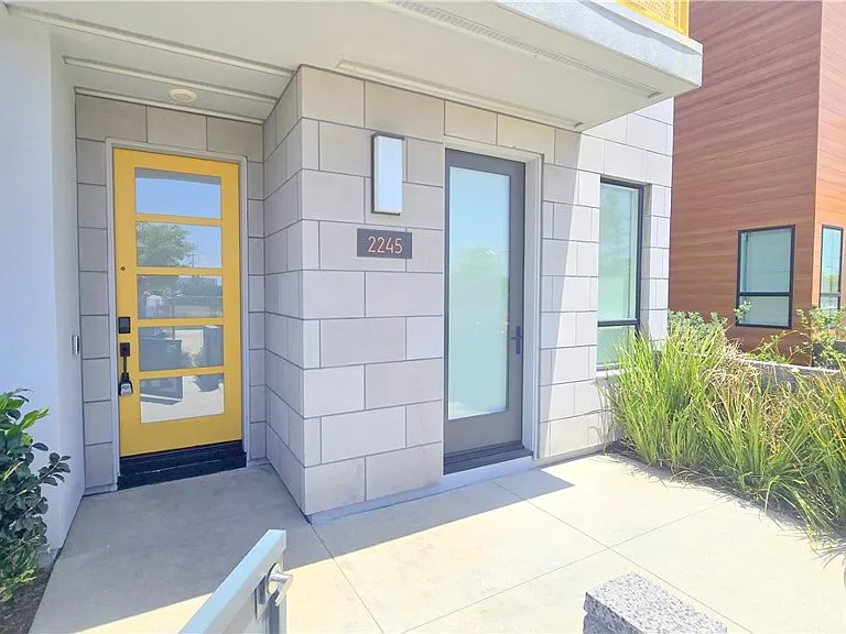 2245 Skylar Pl — Photo 2