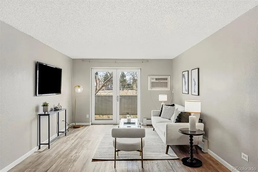 Lake Park Condos — Photo 4