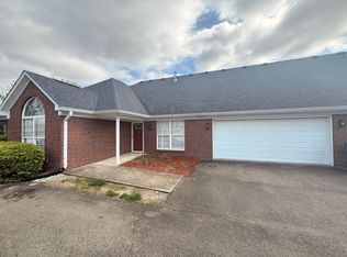 405 Fledge Dr, Louisville, KY 40214