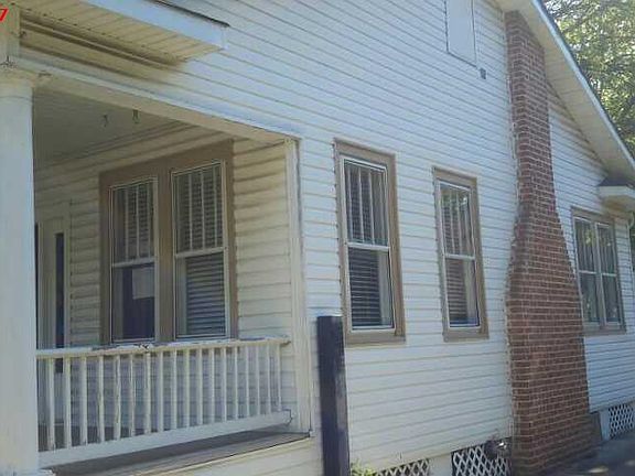 2nd image of 2813 Drummond St