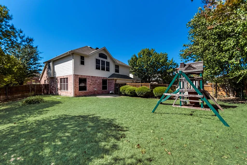 3 bed, 2.5 bath, 2779 sqft, $2,655 — Photo 3
