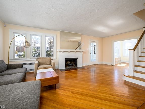 3rd image of 29 S Mountain Rd