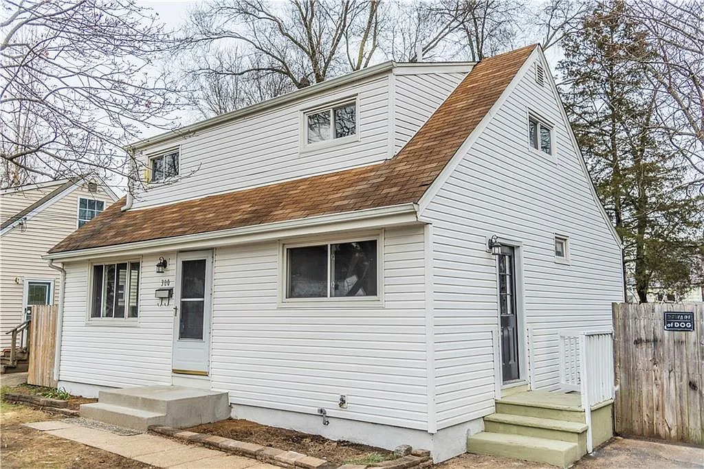 300 Morgan Ave photo 1