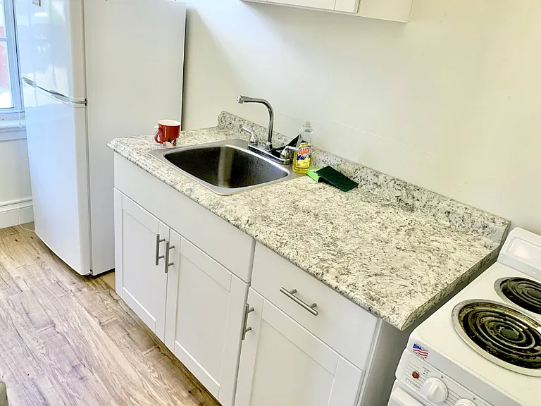 186 Waterman St — Photo 11