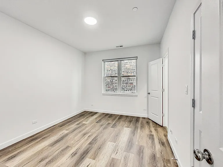 6135 S Kimbark Ave #203 — Photo 8