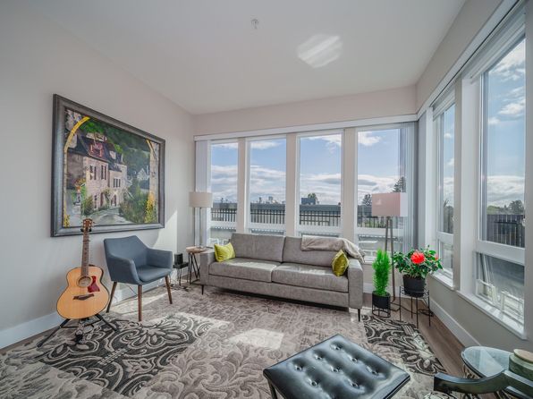 288 King Edward Ave W #403, Vancouver, BC V5Y 2J2