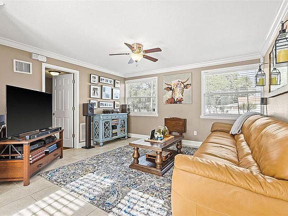 3rd image of 4424 W Pearl Ave