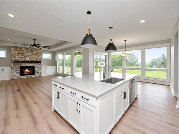3815 Fieldstone Dr, Waukee, IA 50263