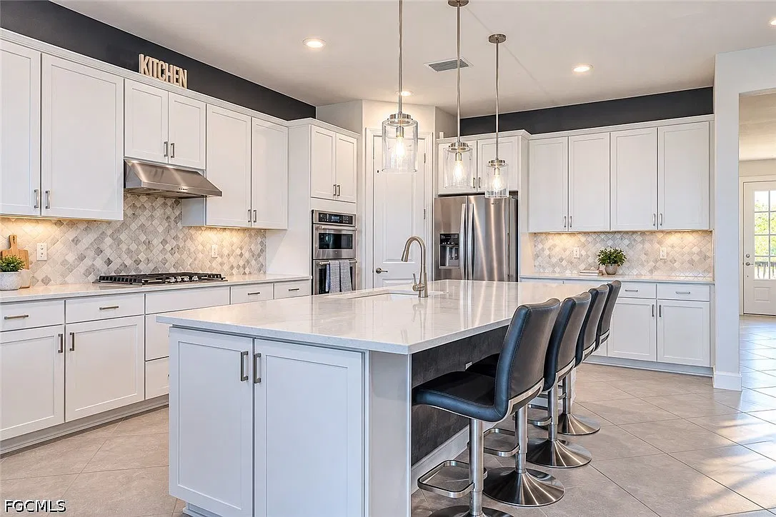 4 bed, 3.0 bath, 2513 sqft, $4,600 — Photo 4