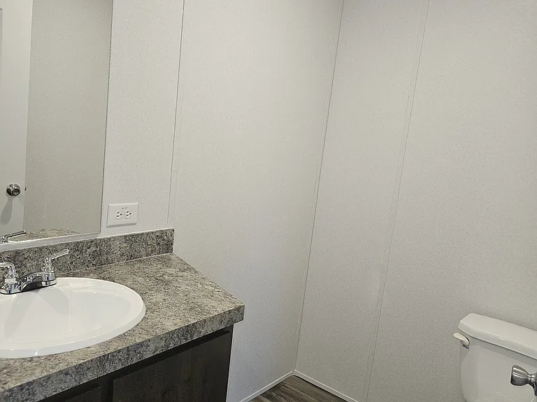 200 W Hawthorne St #114 — Photo 5