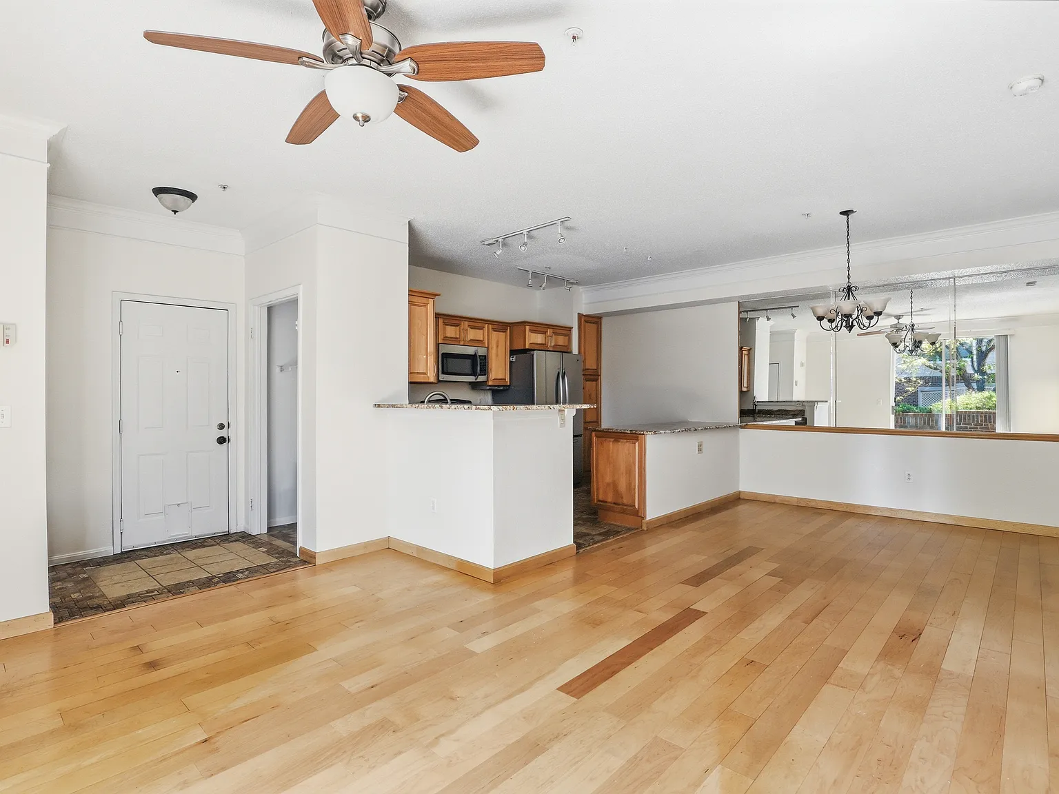 1 bed, 799 sqft, $1,750 — Photo 3