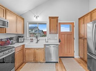 303 Gangnes Dr, Talent, OR 97540