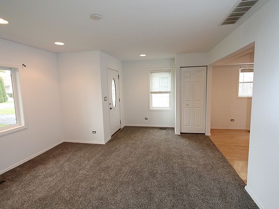 3rd image of 1321 Woodridge Dr