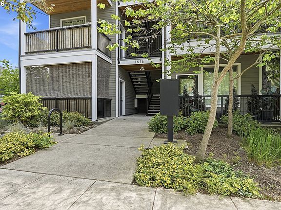 3rd image of 1616 NE 45th Ave #5E