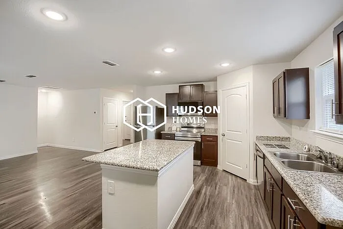 312 Bounding Main St — Photo 6