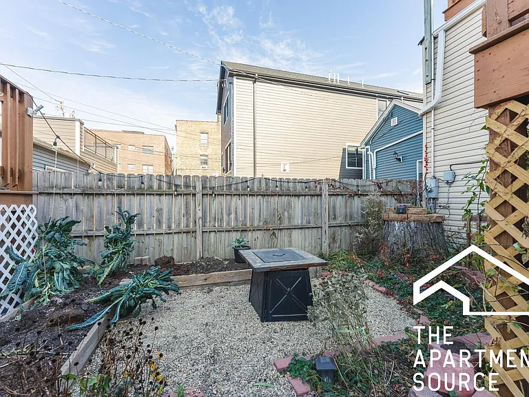 2522 N Artesian Ave — Photo 24