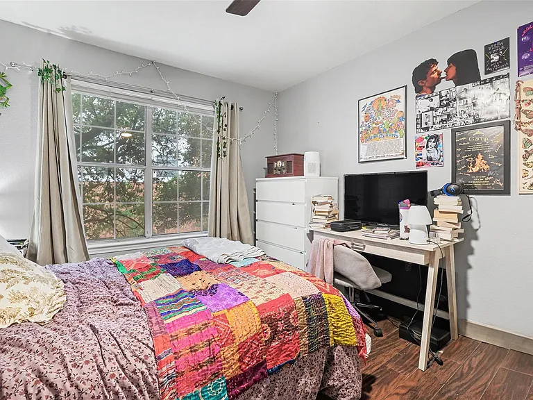 501 W 26th St #210 — Photo 9