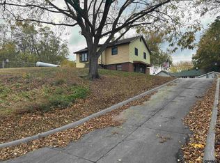 5611 Q St, Omaha, NE 68117