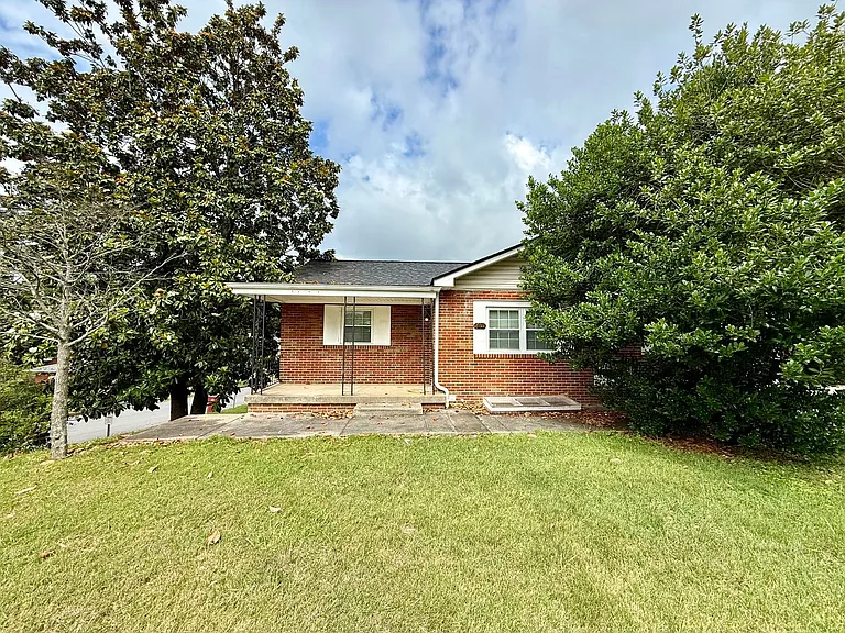 1401 John Exum Pkwy #1 — Photo 1