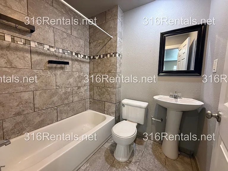 $595 - Available NOW! Beautiful 1 bedroom/ 1 bathroom Duplex — Photo 10