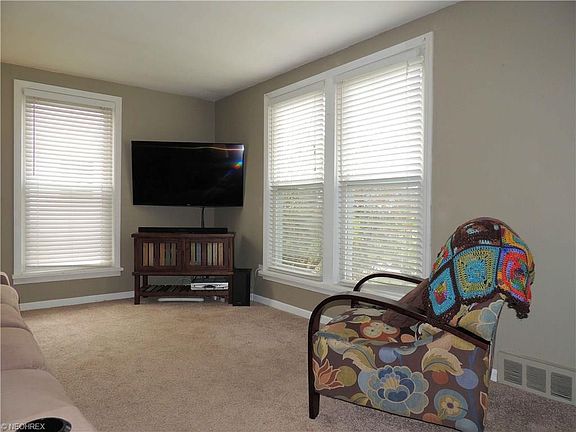 5th image of 4409 Fruitland Dr