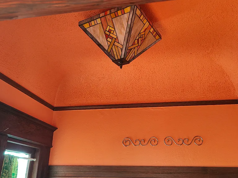 entry ceiling light detail