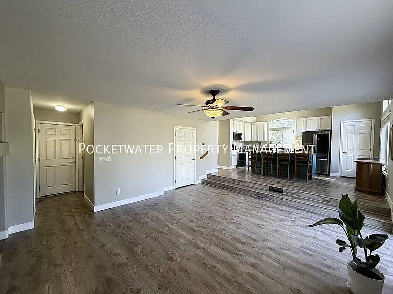 2127 Mountain Iris Dr — Photo 16
