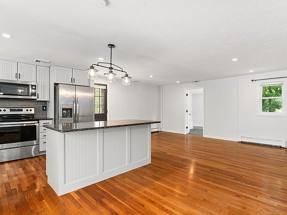4th image of 21 Simpson Ave