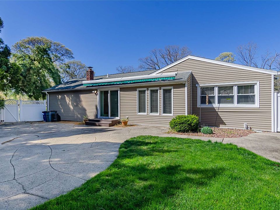 165 Pauls Path, Coram, NY 11727 Zillow