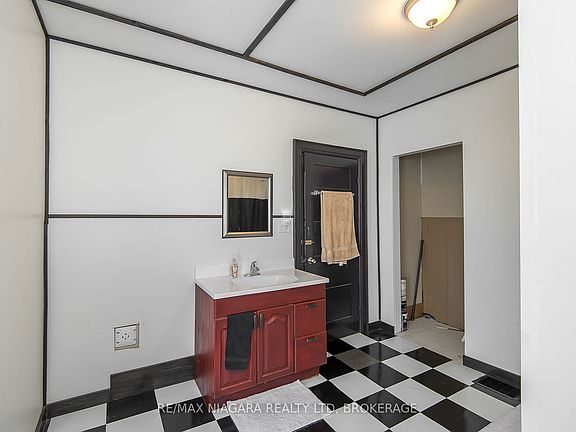2nd image of 1937 Brookfield Rd