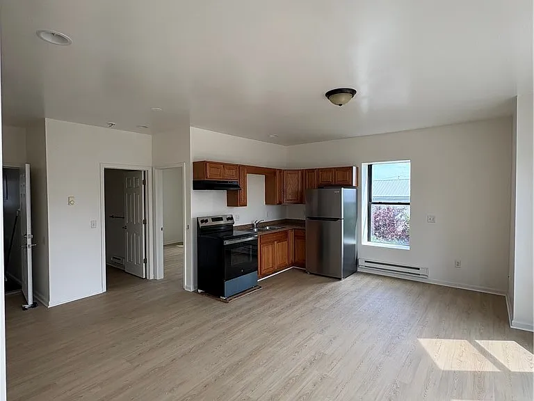 177 Exchange St — Photo 5