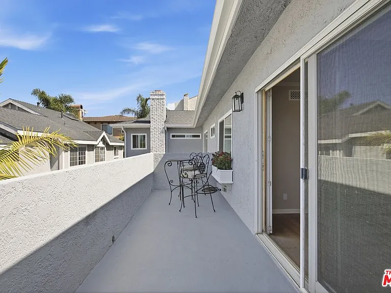 1807 Carnegie Ln #2 — Photo 4