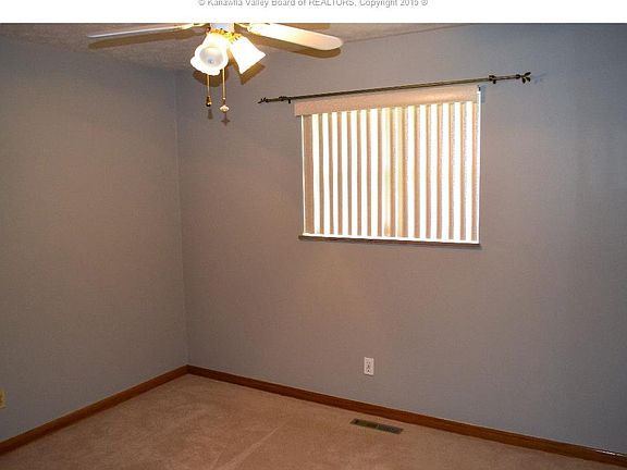4th image of 404 Skyline Dr