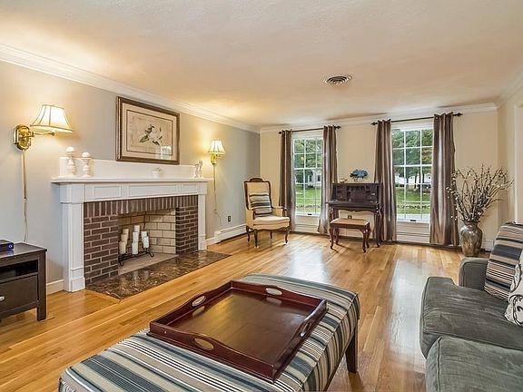 5th image of 29 Cobble Knoll Dr