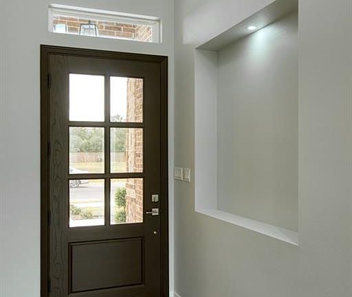 4th image of 2717 Windsor St #30