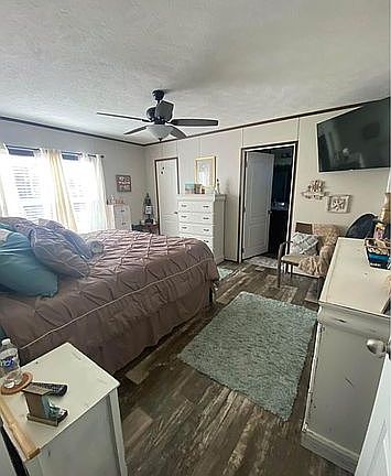 3rd image of 223 Redwood Dr