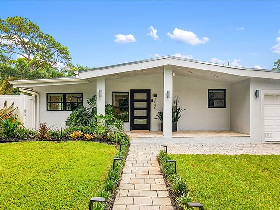 3rd image of 1080 E Country Club Circle