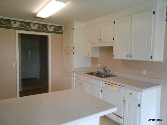 4th image of 100 Arapahoe Ln