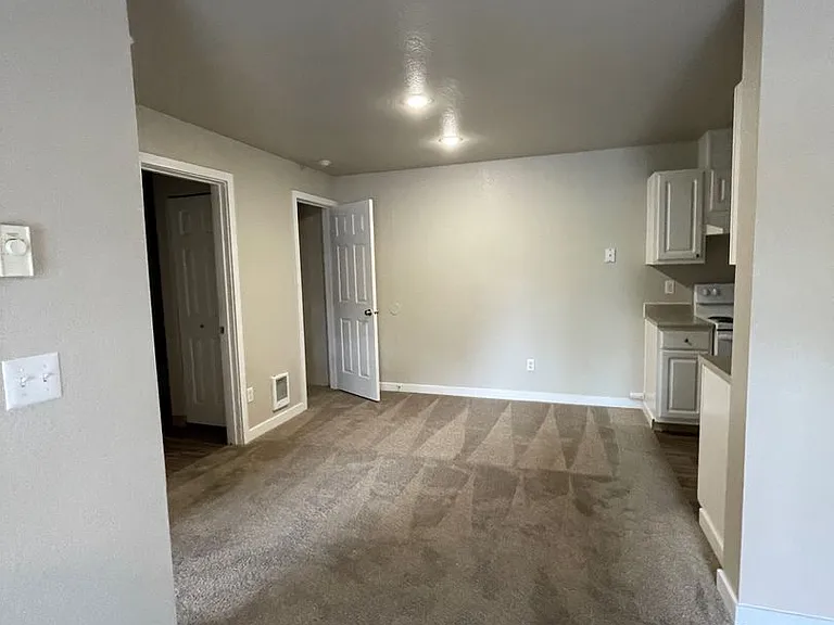 Signature Apartments — Photo 19