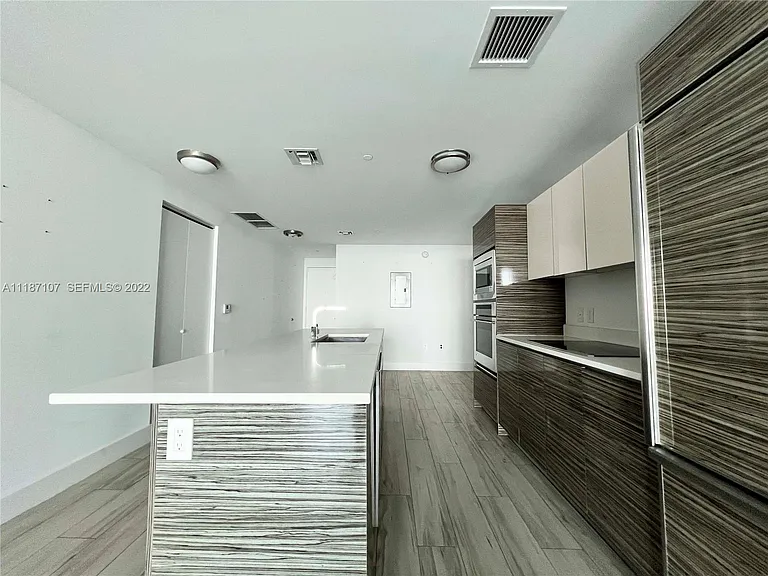 460 NE 28th St #1402 — Photo 12