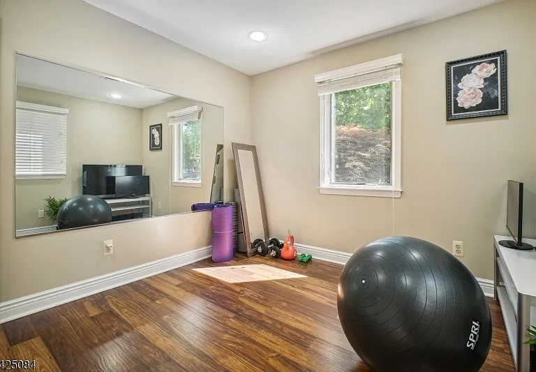 195 Chaucer Dr — Photo 21