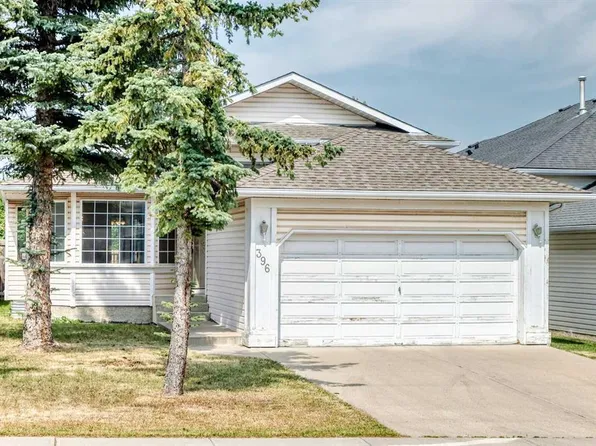 396 S Hawkstone Dr NW, Calgary, AB T3G 3T7