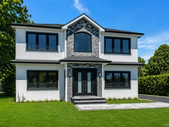 118 W Cherry Street, Hicksville, NY 11801