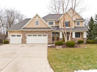 6201 Cascade Pointe Dr SE, Grand Rapids, MI 49546