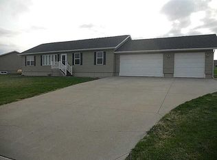 2425 Meadow View Dr, Urbana, IA 52345