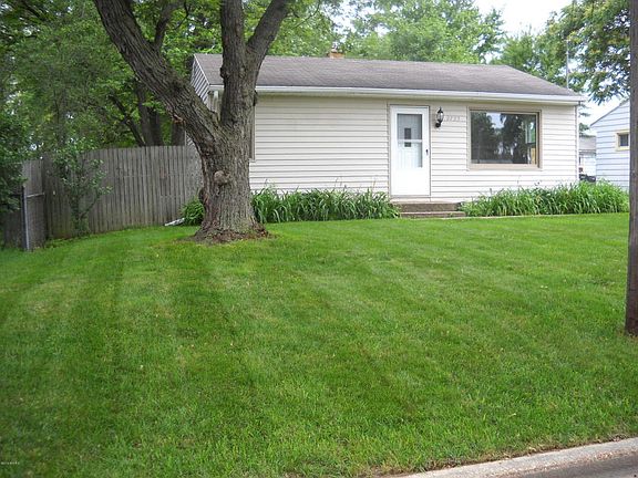 2nd image of 2735 Woodbine Ave SW