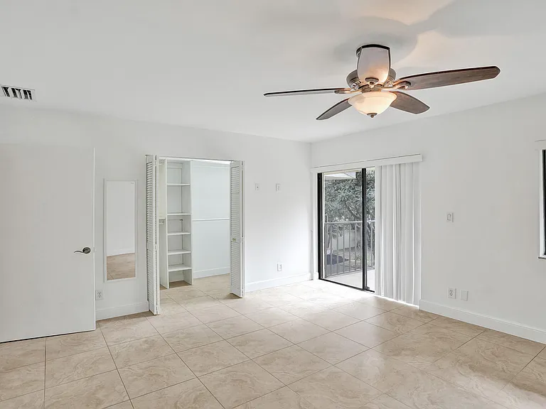1330 NW 13th St #3 — Photo 40