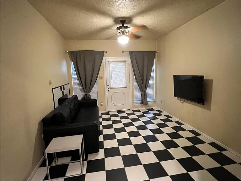 806 W 24th St #107 — Photo 11