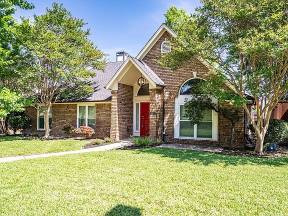 2nd image of 1317 Royal Palm Ln